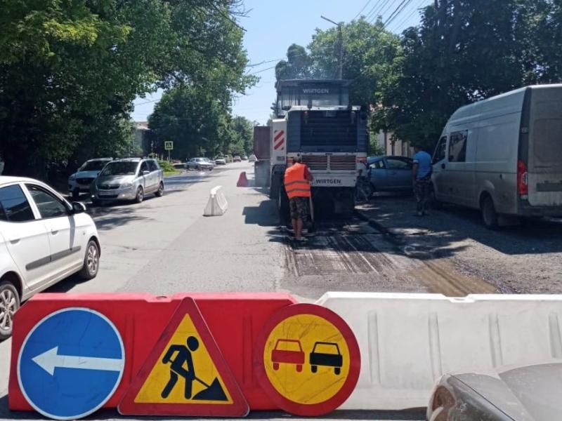 В Таганроге 4 дороги уже сделали и 7 еще в процессе В Таганроге 4 дороги уже сделали и 7 еще в процессе