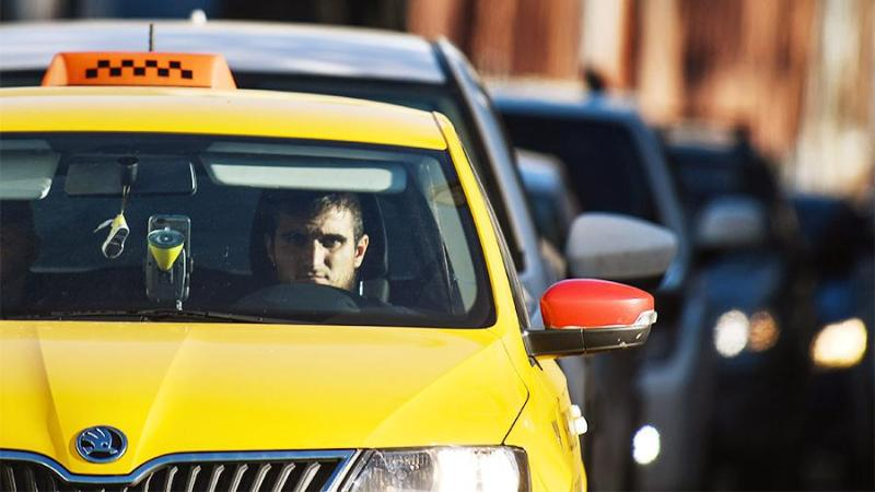 Берегись автомобиля! - в Таганроге такси главные участники ДТП Берегись автомобиля! - в Таганроге такси главные участники ДТП