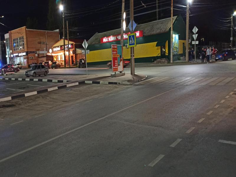 В Таганроге на Чехова произошло ДТП с участием 2-х машин В Таганроге на Чехова произошло ДТП с участием 2-х машин