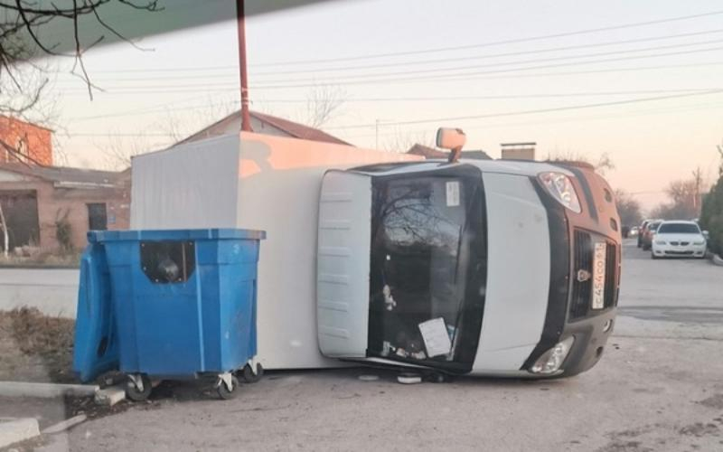 В Таганроге Hyundai влетел в «ГАЗель» и она перевернулась В Таганроге Hyundai влетел в «ГАЗель» и она перевернулась