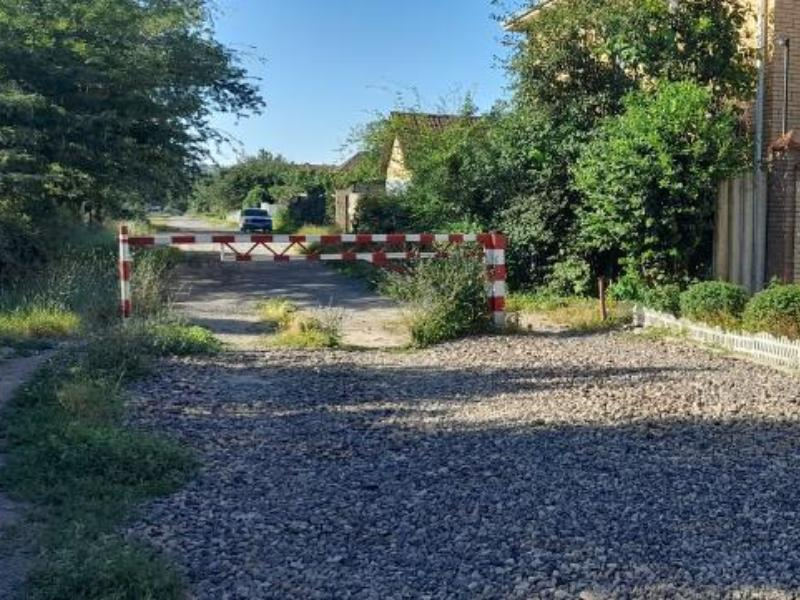 Возвращаясь к напечатанному: шлагбаум в ДНТ «Заря» стоит законно Возвращаясь к напечатанному: шлагбаум в ДНТ «Заря» стоит законно