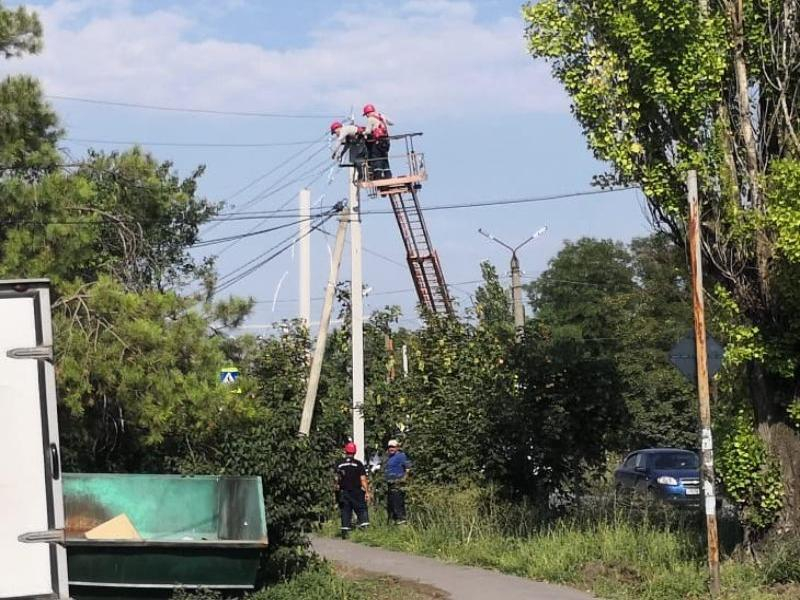 В Таганроге после обращения жителей в «Блокнот» заменили опасный столб ЛЭП В Таганроге после обращения жителей в «Блокнот» заменили опасный столб ЛЭП