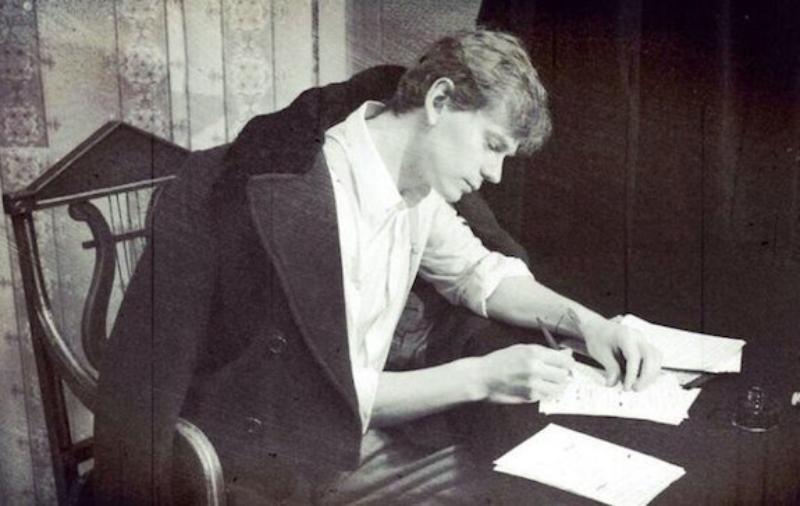 Календарь: сегодня 125 лет со дня рождения Сергея Есенина Календарь: сегодня 125 лет со дня рождения Сергея Есенина