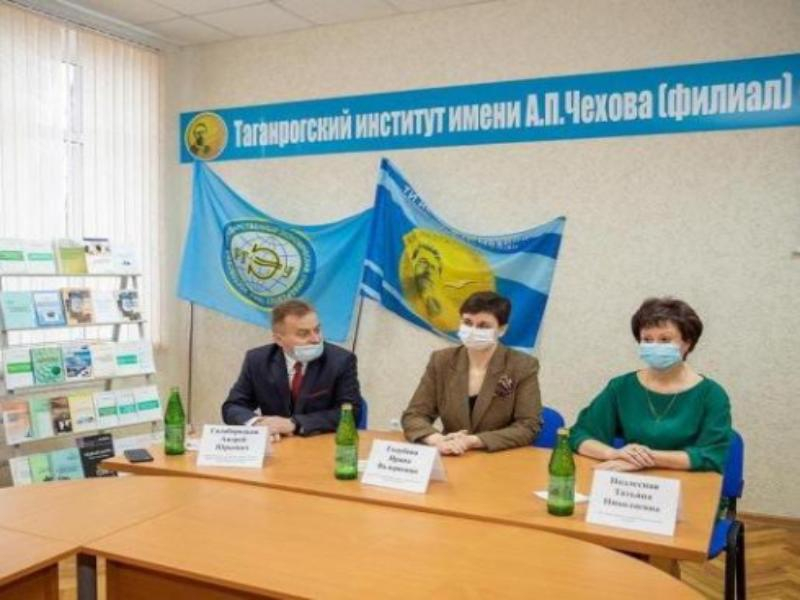 В Таганроге внедряют новые формы просветительской работы В Таганроге внедряют новые формы просветительской работы