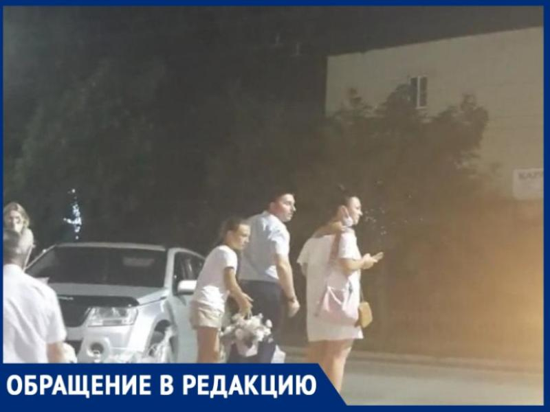 «Я сейчас подойду, вызывай милицию!»: таганрожец нахамил незнакомой женщине на глазах у удивленной толпы «Я сейчас подойду, вызывай милицию!»: таганрожец нахамил незнакомой женщине на глазах у удивленной толпы