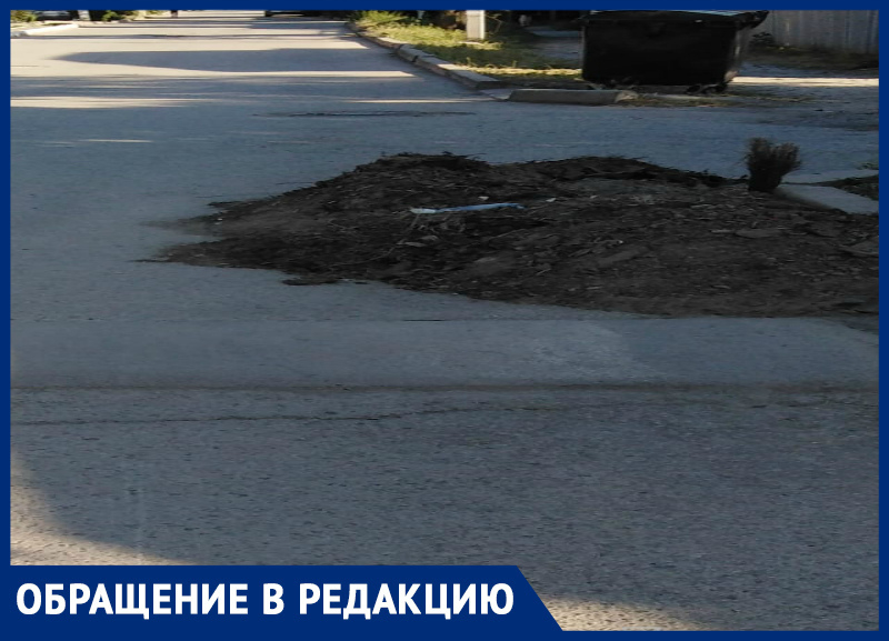 Рьяно взялись, запал прошел - бросили и забыли дочистить грязь на 12-м Новом в Таганроге Рьяно взялись, запал прошел - бросили и забыли дочистить грязь на 12-м Новом в Таганроге