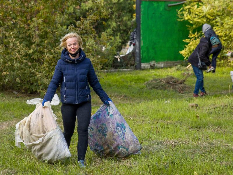 Почти 2000 таганрожцев приняли участие в большом городском субботнике Почти 2000 таганрожцев приняли участие в большом городском субботнике