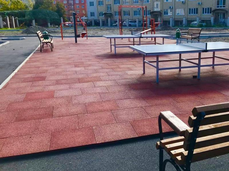 Подтянуться и сыграть в настольный теннис – в Таганроге почти готова площадка в Северном микрорайоне Подтянуться и сыграть в настольный теннис – в Таганроге почти готова площадка в Северном микрорайоне