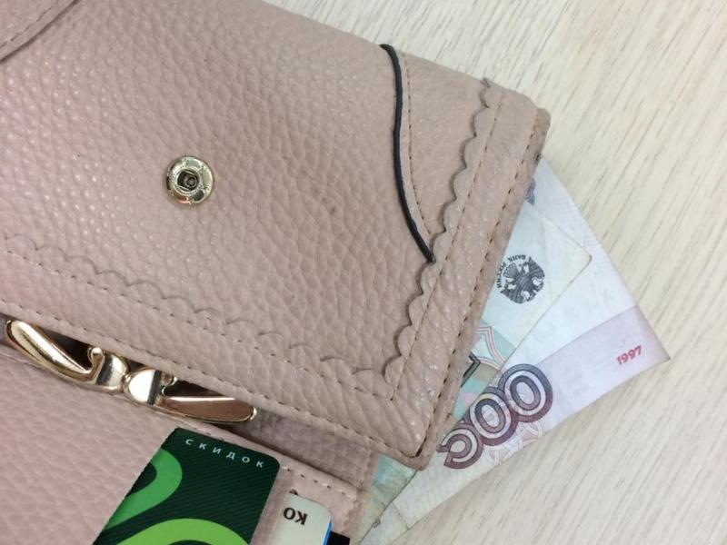 Таганрожцы живут от зарплаты до зарплаты Таганрожцы живут от зарплаты до зарплаты