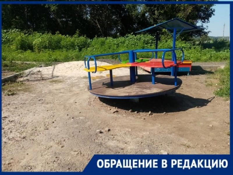 «И рубля не стоит»: под Таганрогом не достроили детскую площадку, а деньги выделили «И рубля не стоит»: под Таганрогом не достроили детскую площадку, а деньги выделили