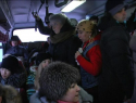Люди «лежат» друг на друге: таганрожцы просят запустить больше автобусов 
