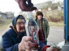 Испражняющиеся в центре Таганрога пьяные бомжи довели до белого каления горожан