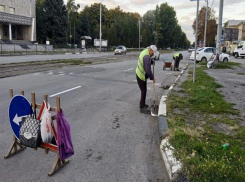 Нет ремонта, уберём: в Таганроге продолжают грести дороги и уцелевшие тротуары
