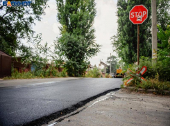 На сколько хватит ремонта: в Таганроге продолжают делать дороги