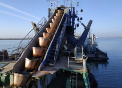 На 5 метров в глубину прорыли подходной канал в Таганрогском заливе