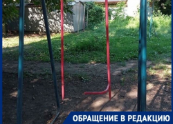 Осторожно, качели: опасное сооружение на детской площадке на ул. Дзержинского