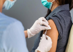 Таганрожцам 60 лет и старше до 20 декабря необходимо пройти обязательную вакцинацию