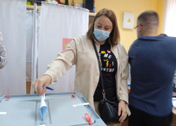 В городе - коммунисты, а в округе - единороссы: подробности голосования по территориям 151-го избирательного