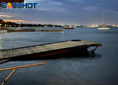 В Таганроге из-за сильного ветра затопило порт