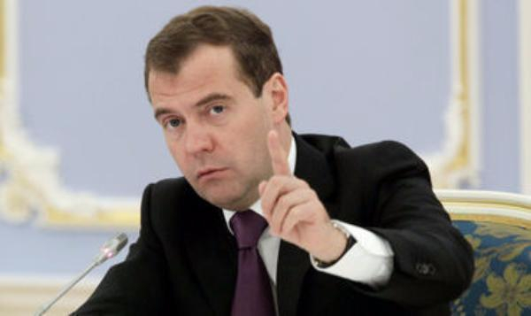 Пенсионеров Таганрога возмутило стремление Медведева отобрать сериалы и заставить ночевать на вокзале