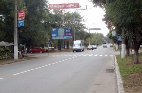 В Таганроге снесут 11 незаконных рекламных конструкций