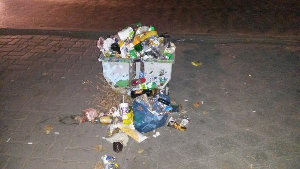 Жители Таганрога возмущены оставшимся после праздника мусором