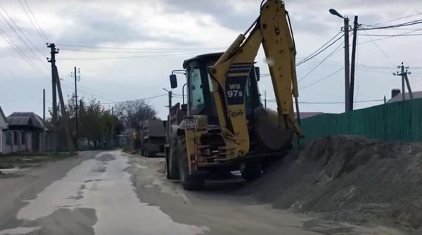 Таганрогжцы жалуются на разрытую с прошлого года дорогу