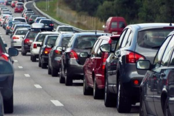 Таганрогских автолюбителей «успокоили»: пробки на трассе рассосутся к сентябрю