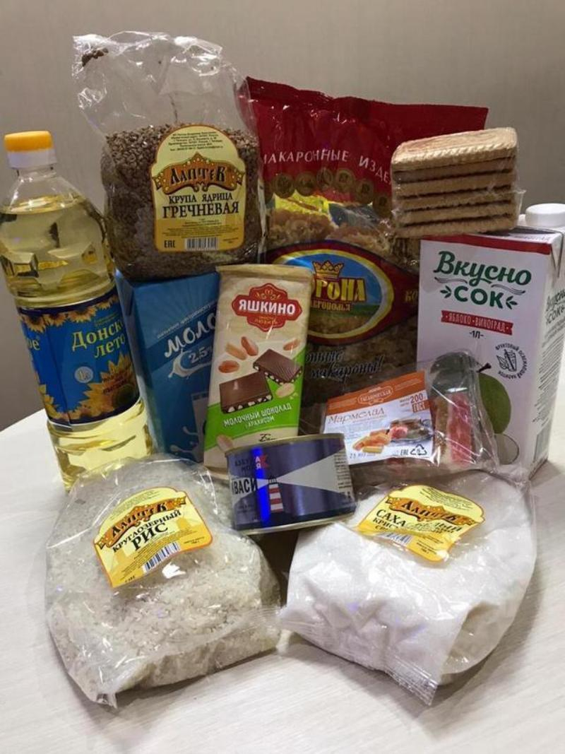 В Таганроге продолжают предоставлять продуктовые наборы школьникам