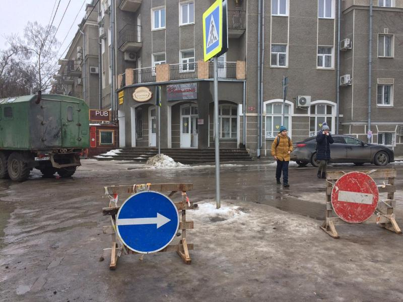 В центре Таганрога возможны пробки - проводят исследование коллектора на Петровской