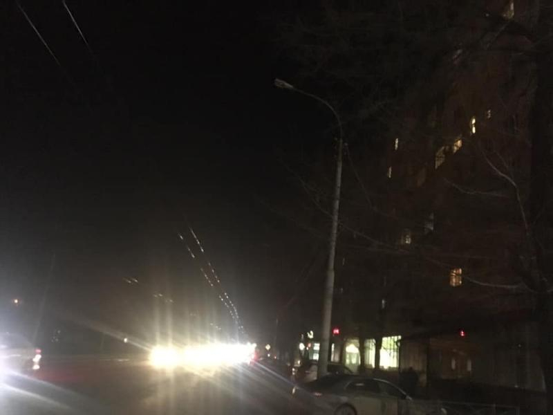 В Таганроге снова не горят фонари в месте, где насмерть сбили человека