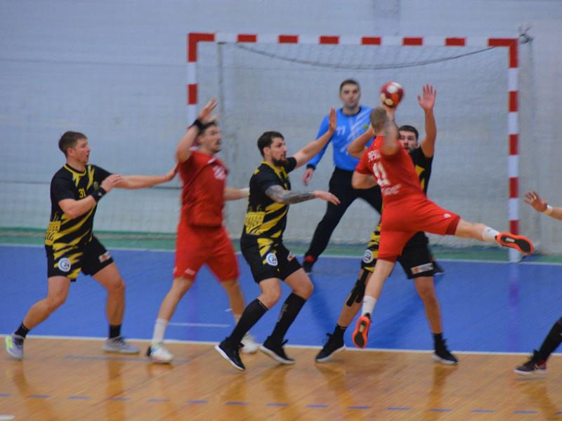 Таганрогские гандболисты показали захватывающую игру в матче с «СГАУ-Саратов»