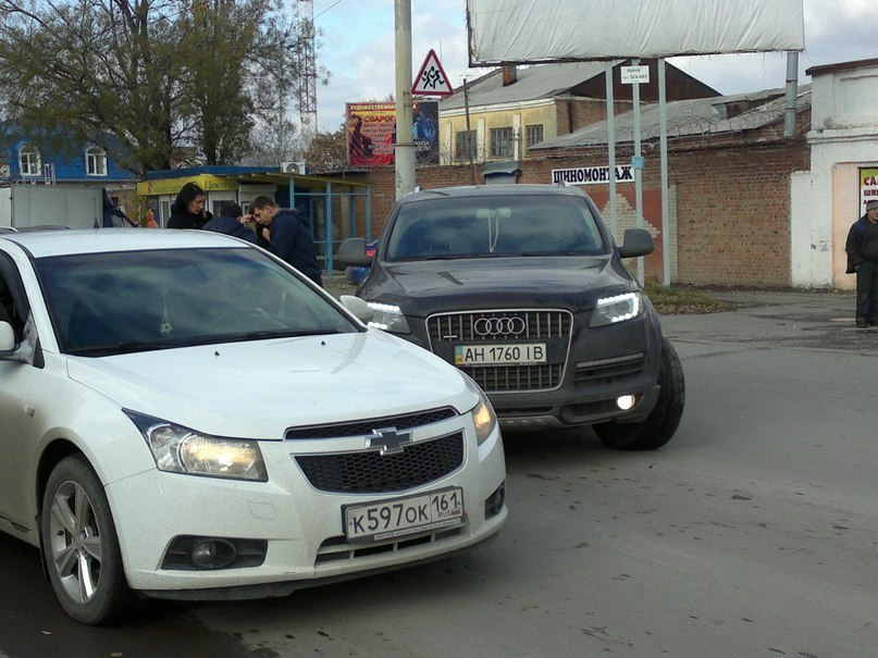 Авто таганрог. Машина с украинскими номерами в Белгороде. Красивые машины в Таганроге. Т985 Таганрог машина. Зелёная легковая машина Таганрог.