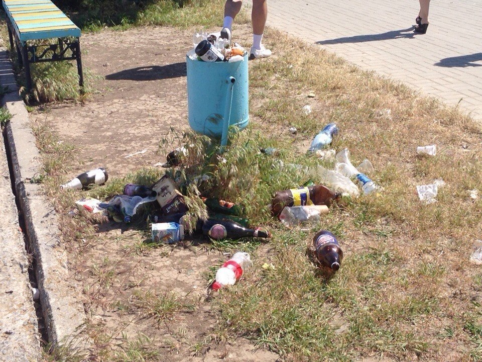 Набережная Таганрога превратилась в развалины и мусорную свалку